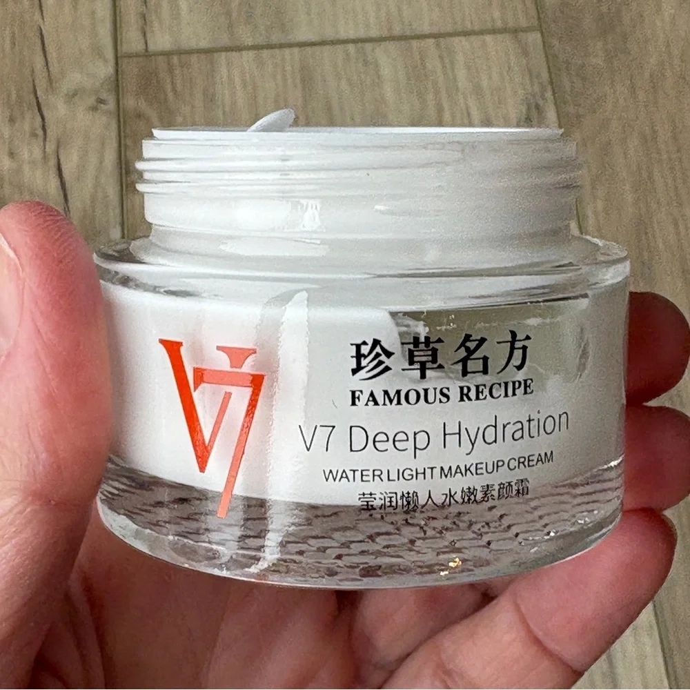 Moisturizing Cream V7 Deep Hydration Waterlight Makeup Cream NIB